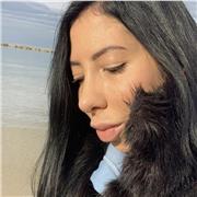 Docente di italiano, storia e geografia impartisce lezioni per ragazzi di scuole medie e superiori